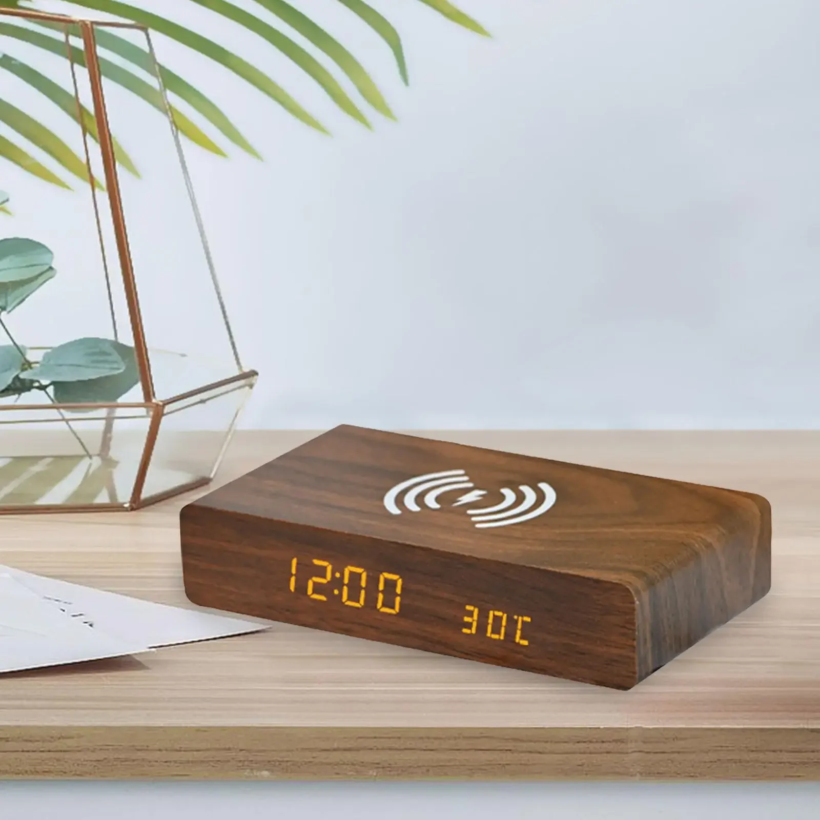 Reloj despertador LED de madera con carga inalámbrica – Para gatos y perros - imagen 4