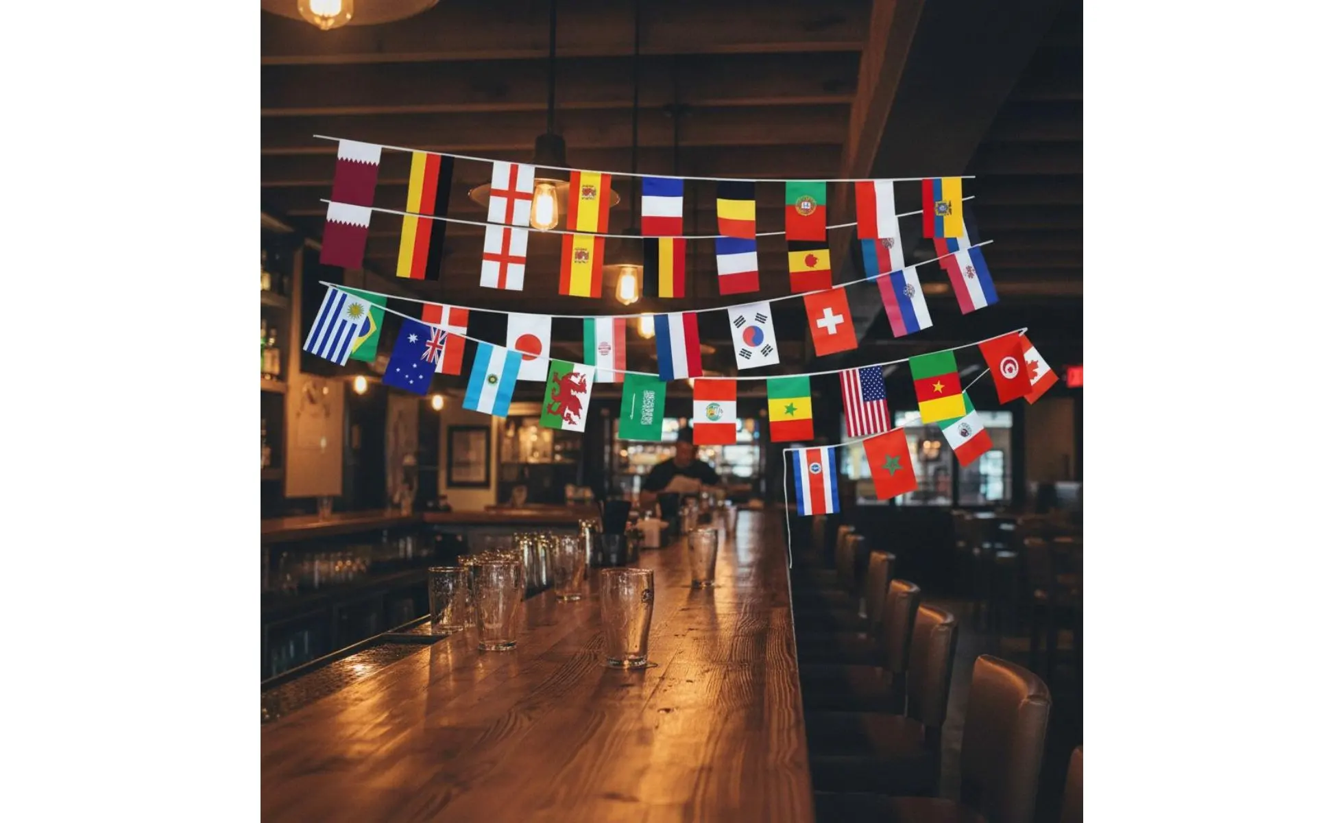Detalle de banderines con diseño de países