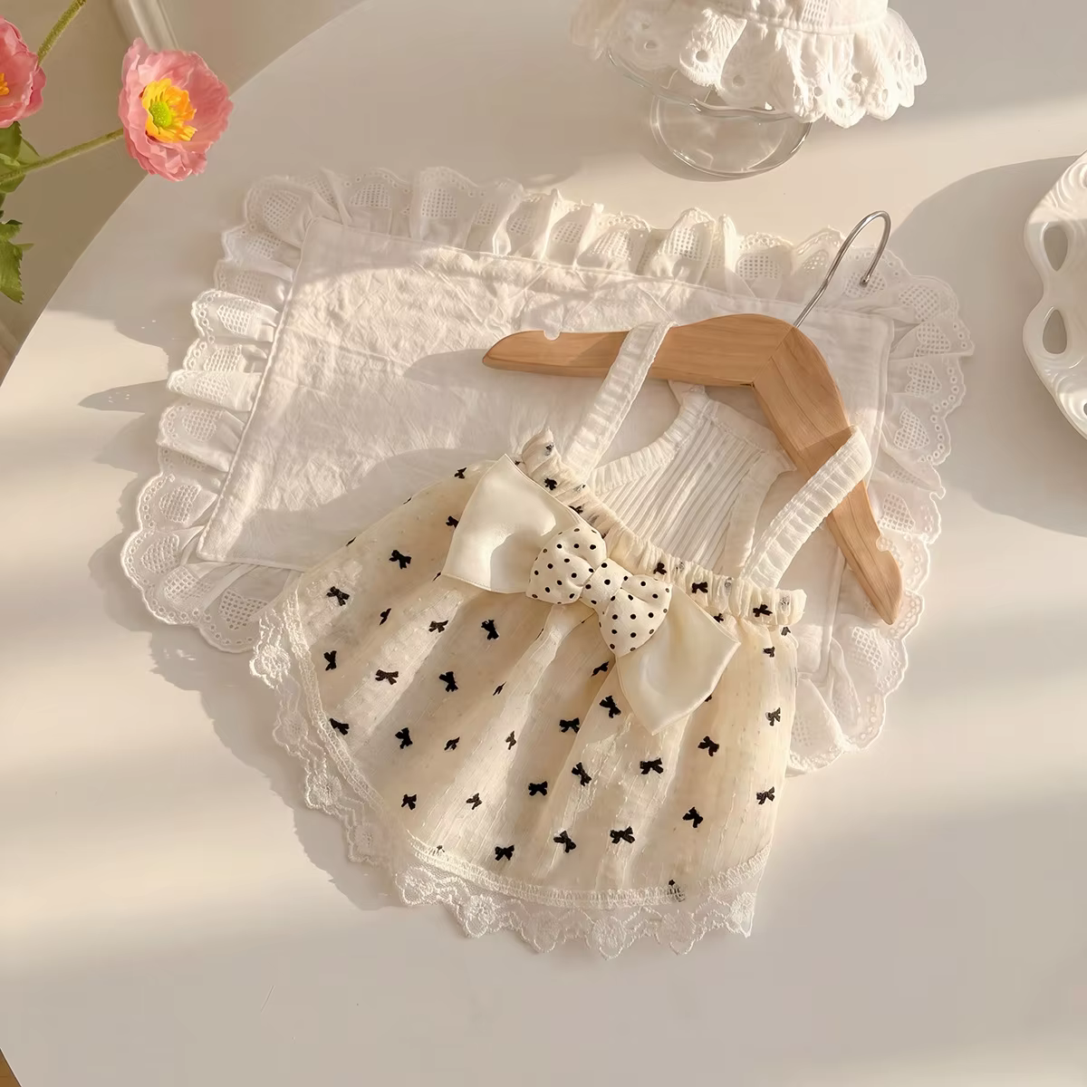 Ropa de verano con vestido en malla y lazo para perros y gatos - imagen 4