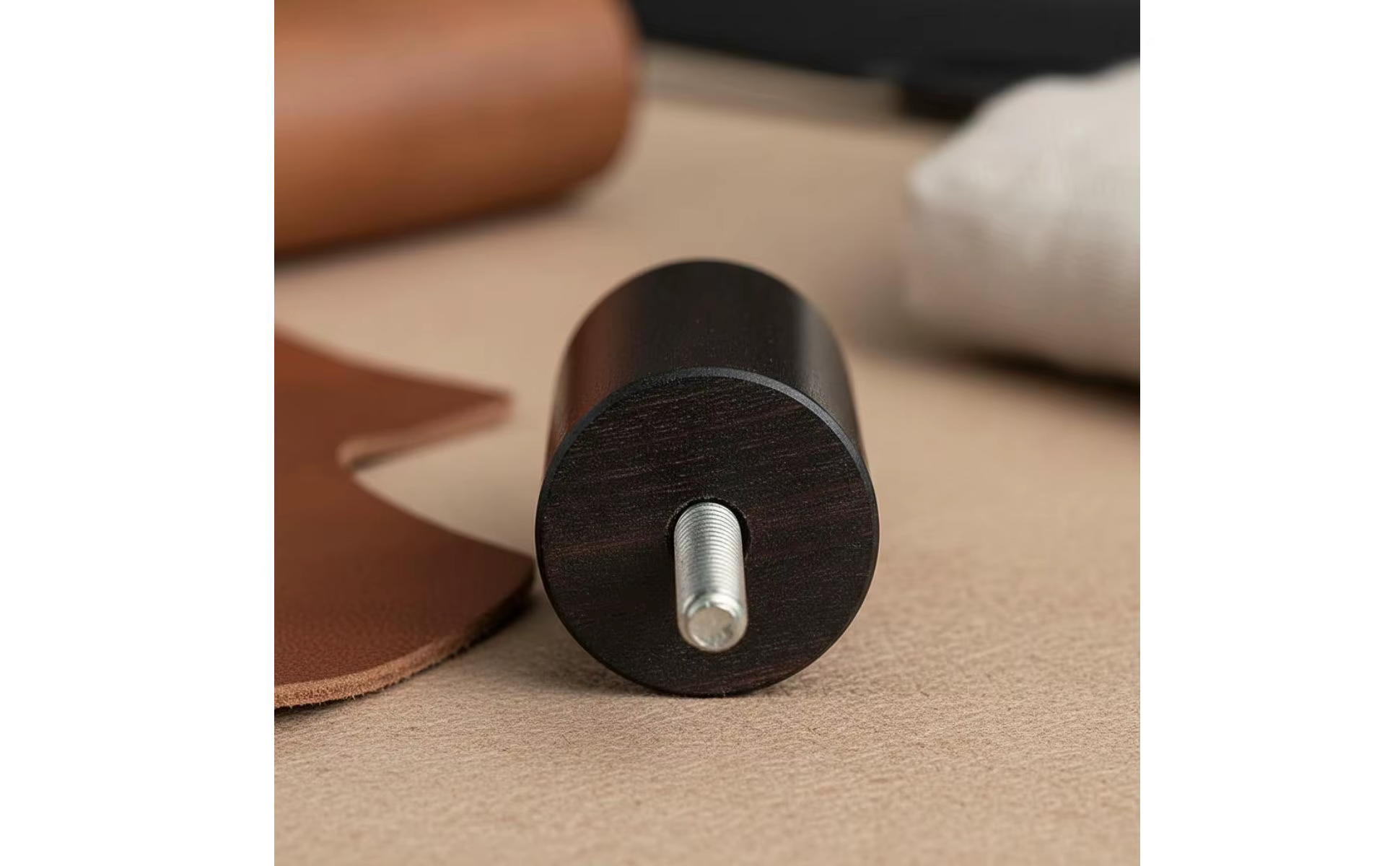 Uso ergonómico del pulidor de cuero eléctrico con cable USB