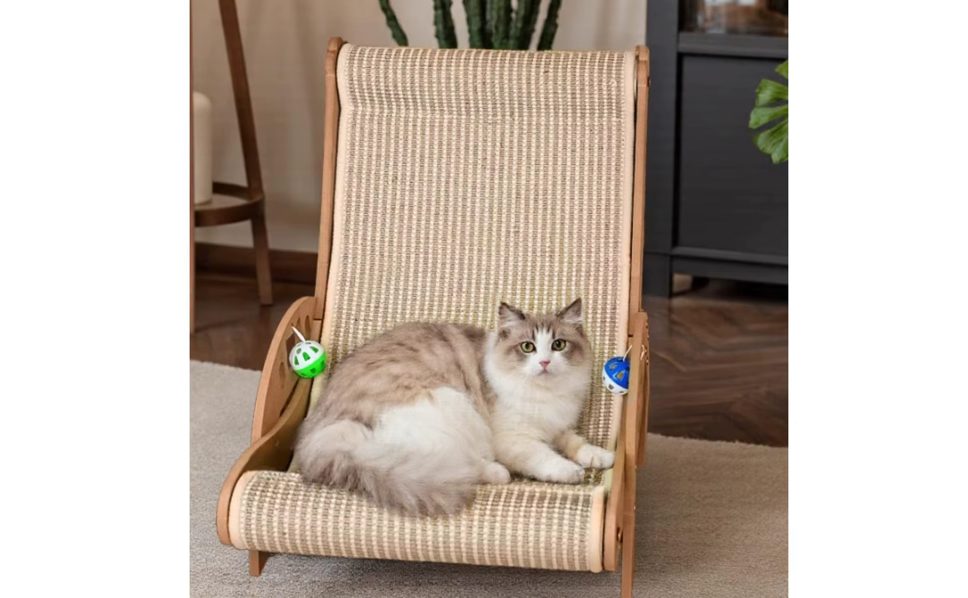 Sillón rascador para gatos en salón