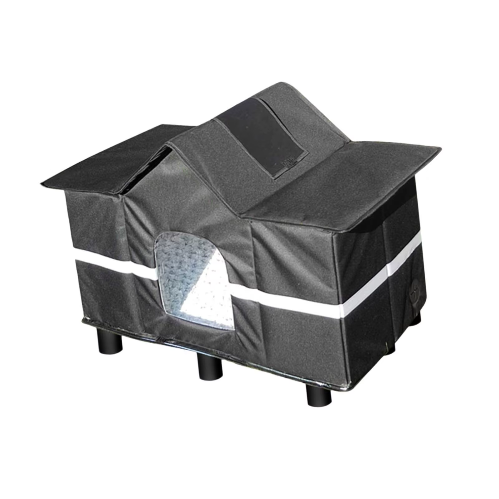 Casa para gatos con patas elevadas y diseño estable