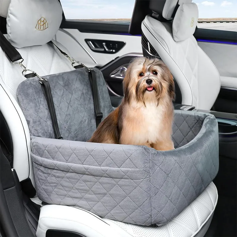 Cama para perros instalada en asiento de coche