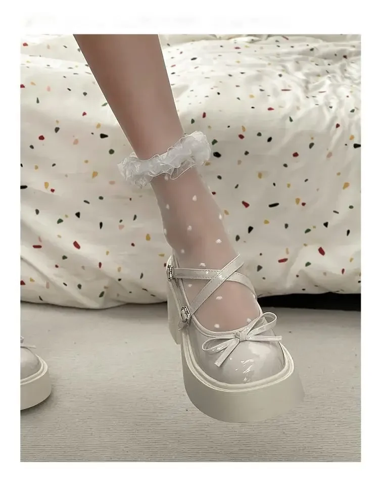 Detalle del acabado del tacón y la plataforma