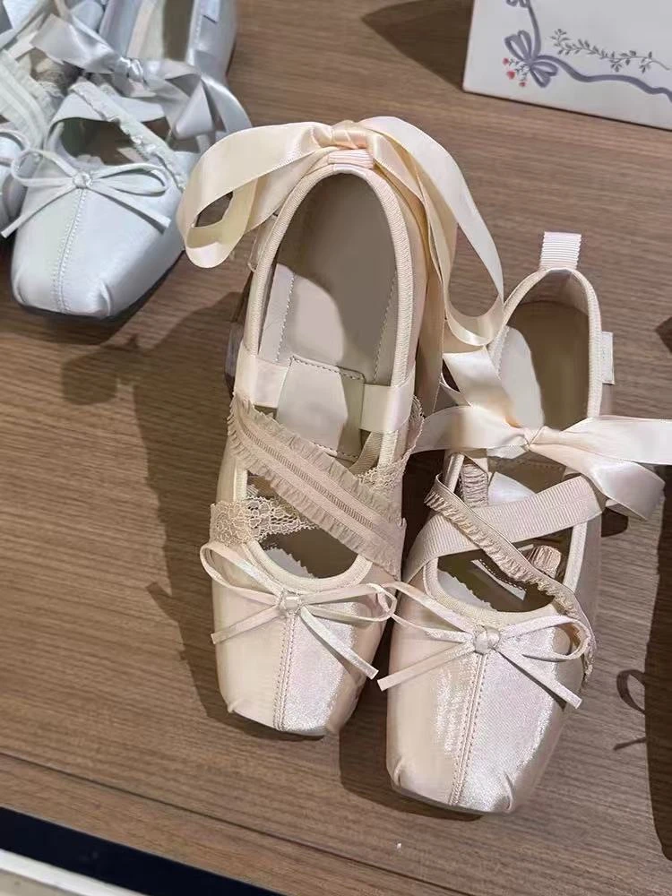 Detalle de suela plana de zapatos TULX