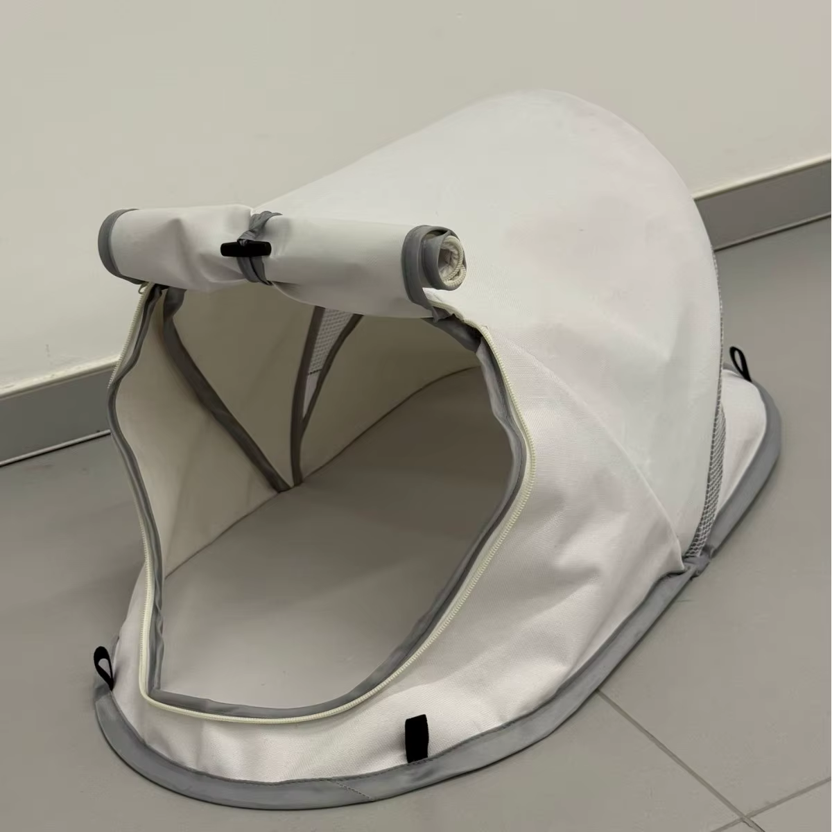 Cama refrescante para gatos y perros: casa nido de viaje - imagen 5