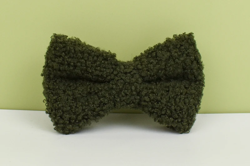 Collar puesto en perro mediano