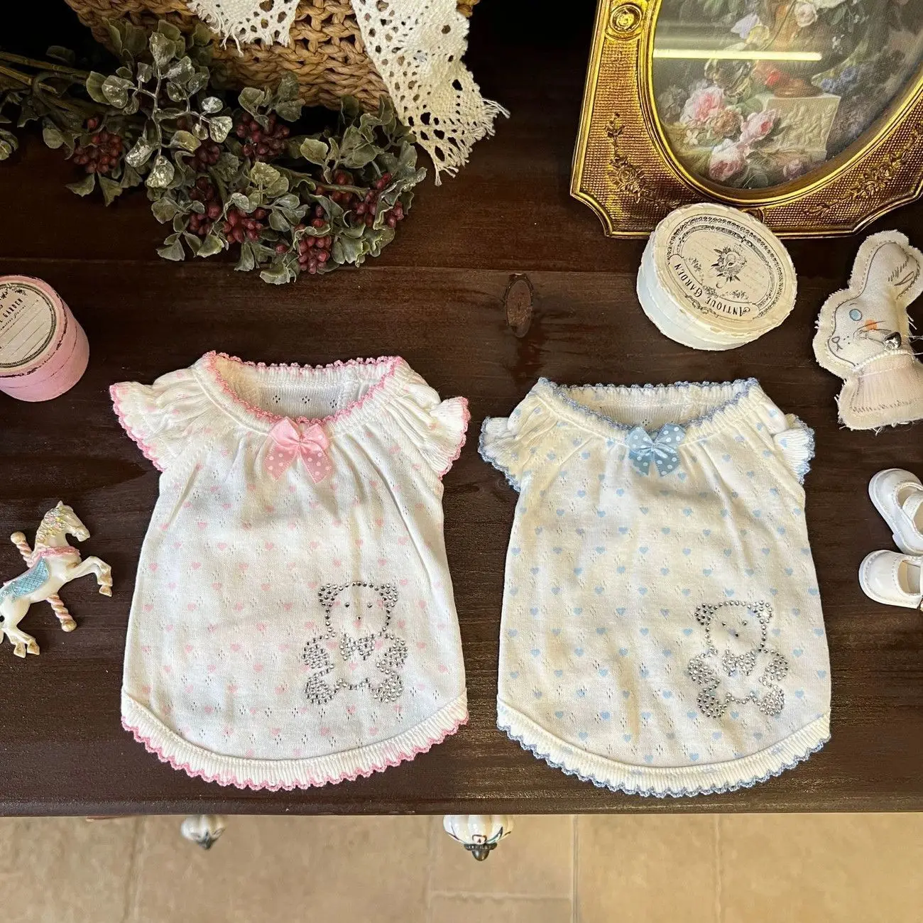 Vestido floral con lazo para perros pequeños