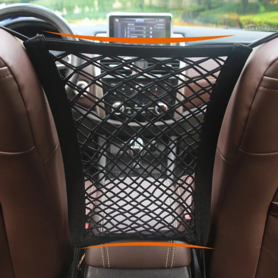 Protector de asiento trasero en uso