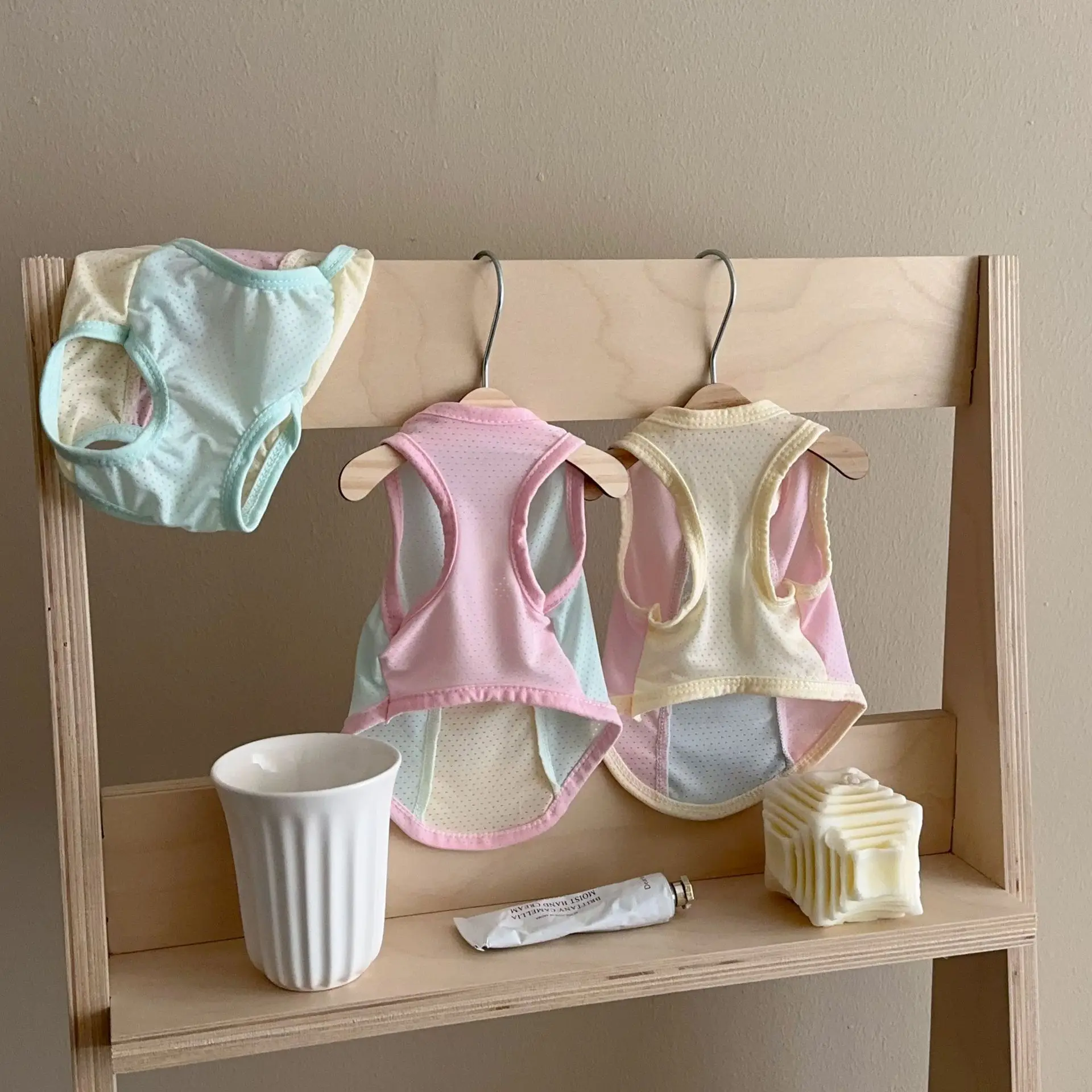 Ropa fina de verano para perros pequeños