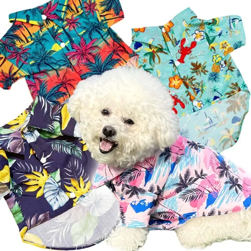 Camiseta hawaiana para perro en la playa