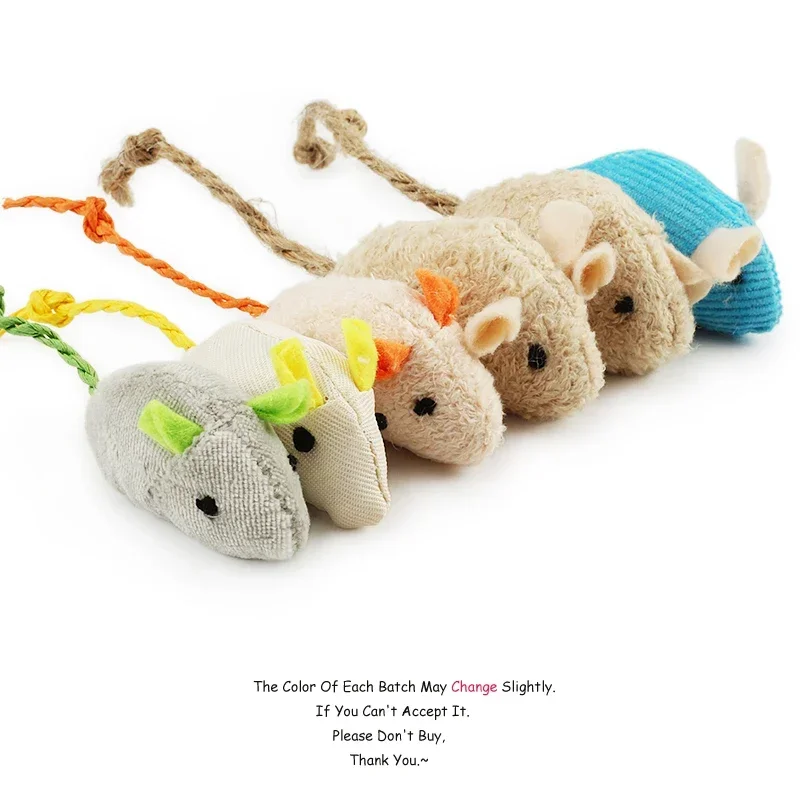 Ratón de peluche con detalle de costura