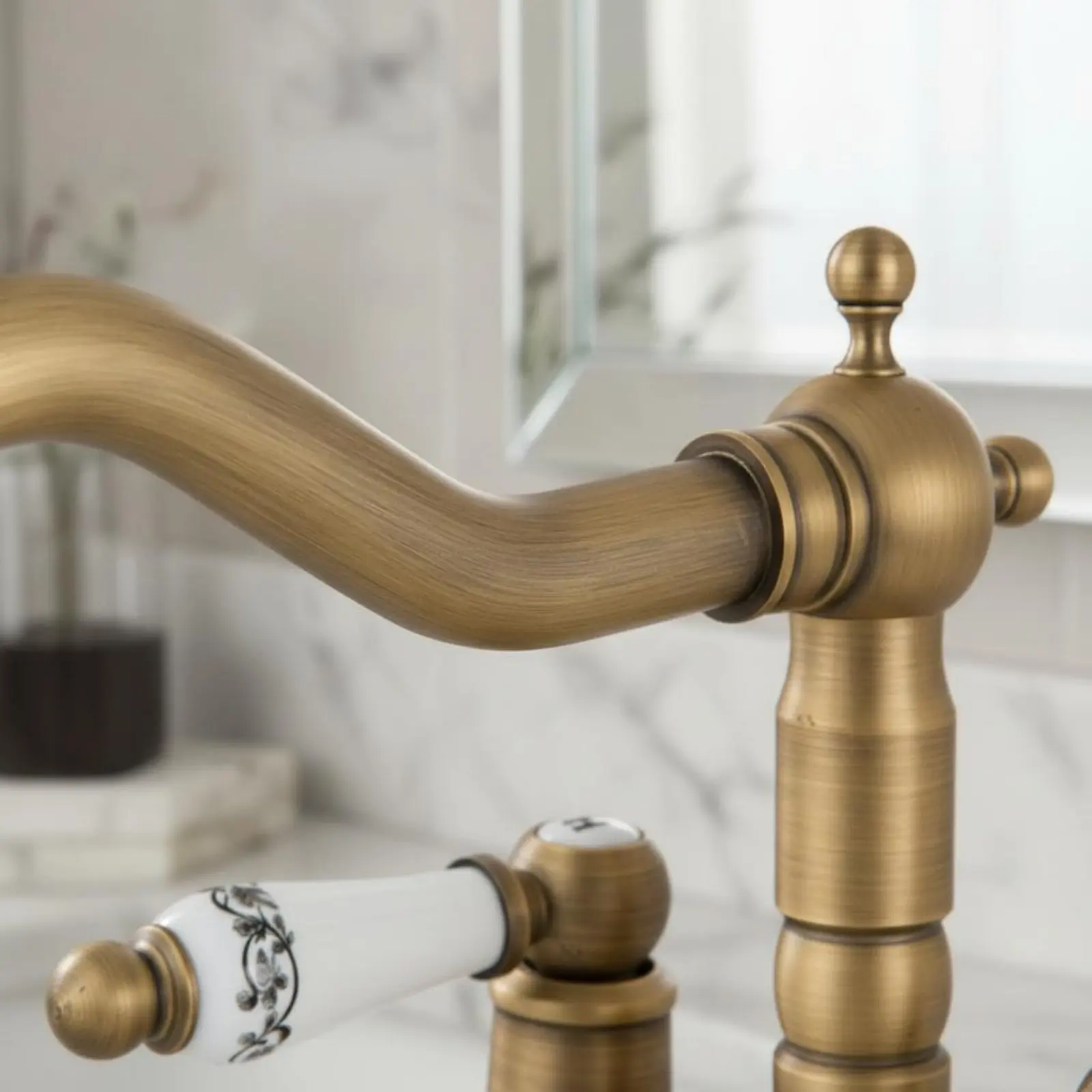 Grifo lavabo doble de bronce vintage con dos mandos para baño - imagen 5