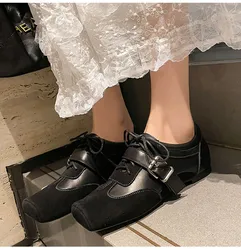 Bailarinas planas de mujer con cordones y detalles de polipiel