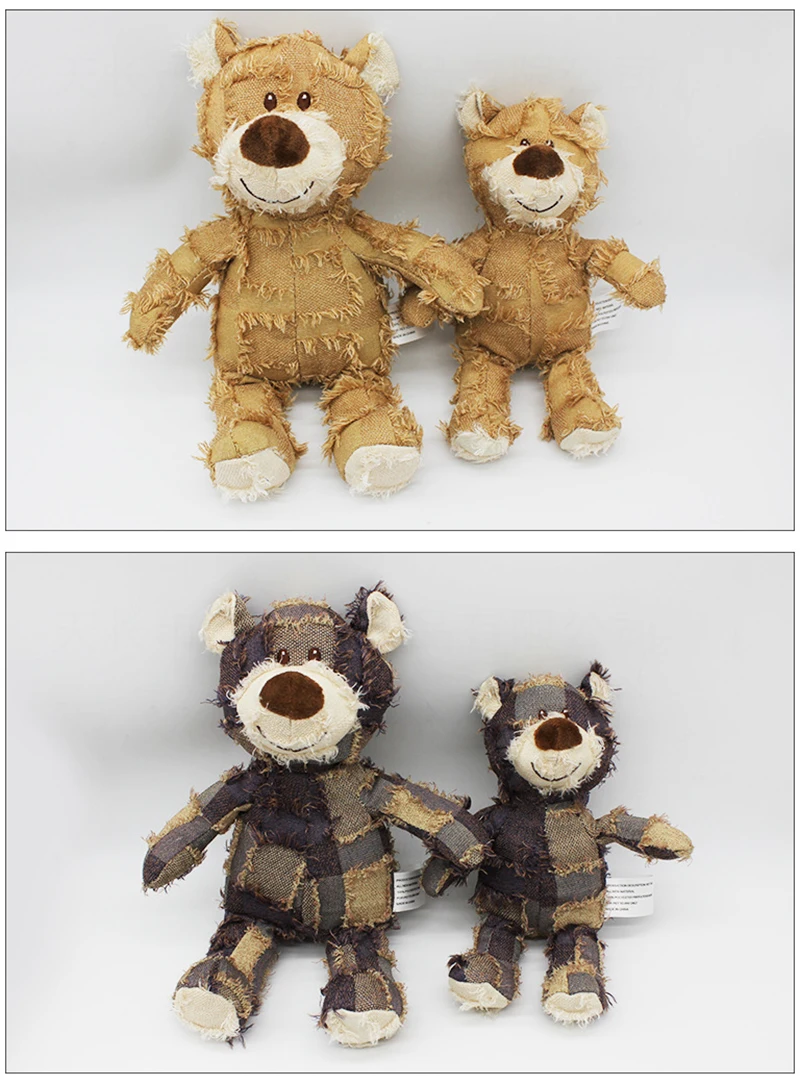 Perro jugando con juguete chirriante