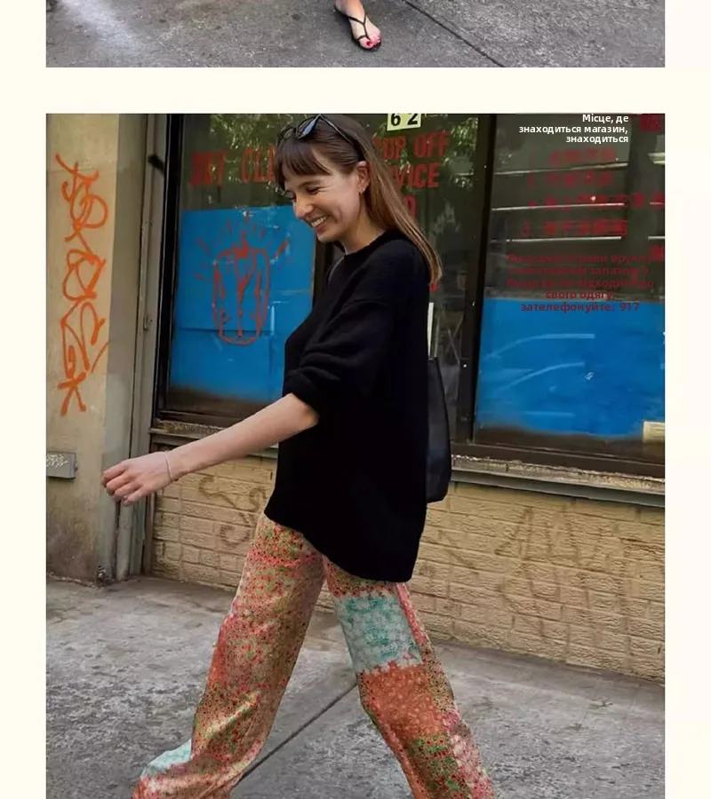 Combinación de sandalias con outfit veraniego