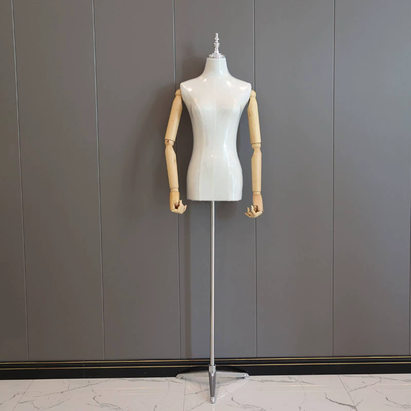 Maniquí Torso Femenino Ligero y Lavable para Boutiques - imagen 2