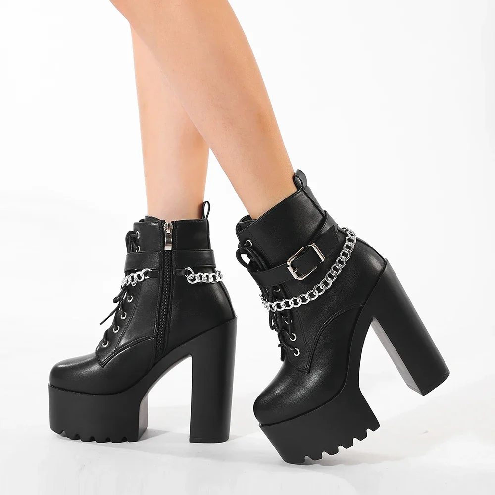 Modelo combinando las botas con jean oscuro