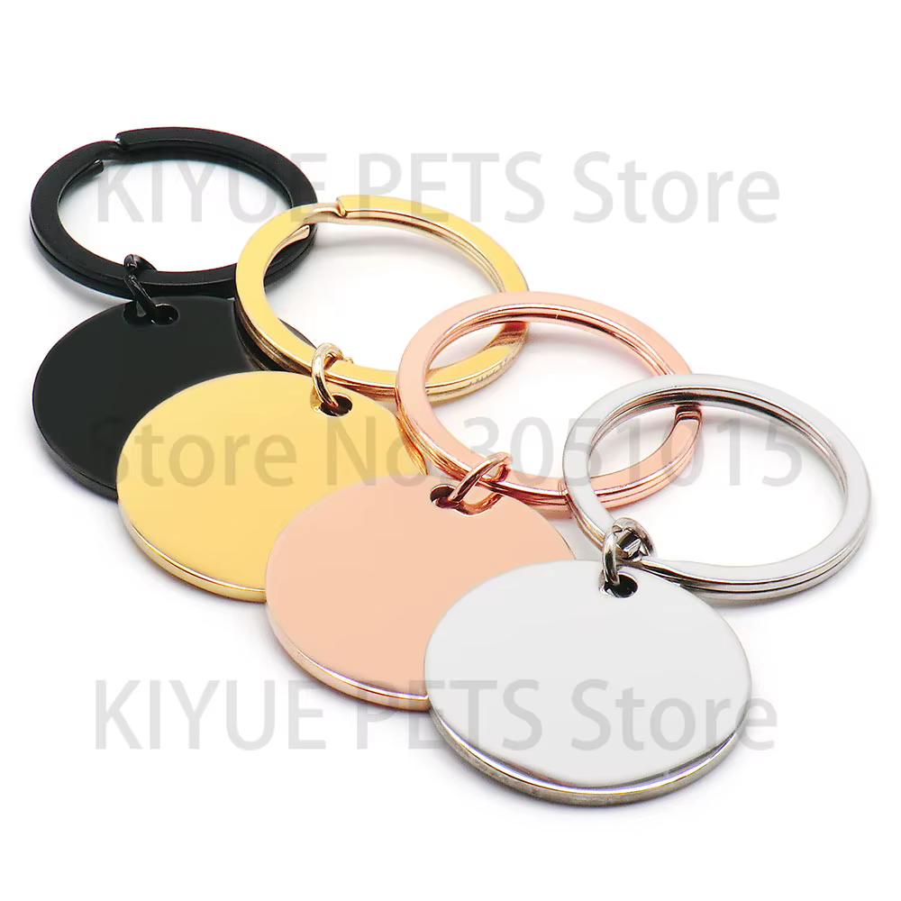 Colgantes KIYUE usados como llaveros y en collares