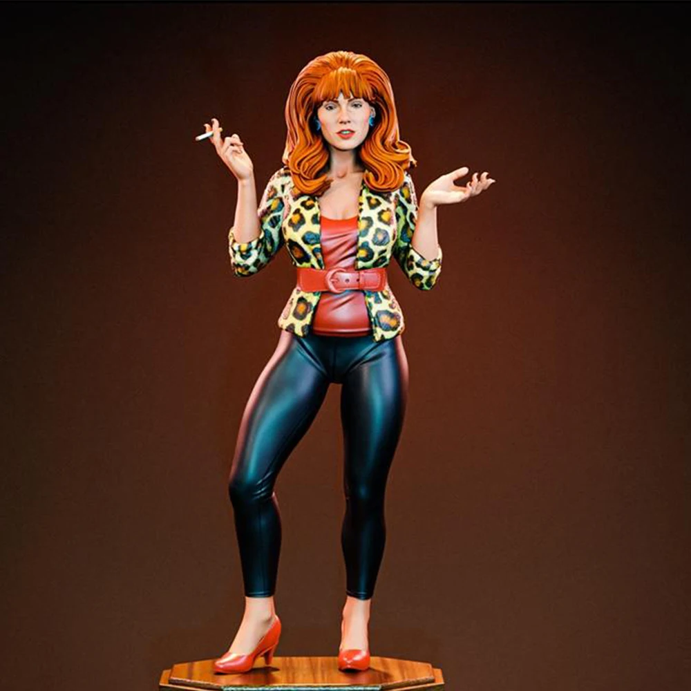 Figura coleccionable de anime miniatura gris impresa en 3D sin montar