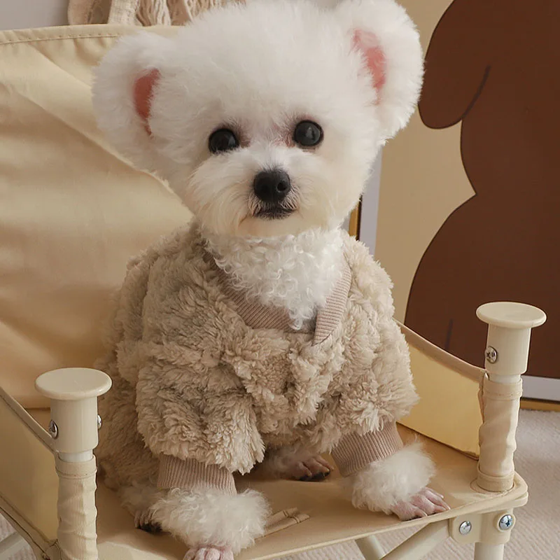 Mono de felpa verde para perro
