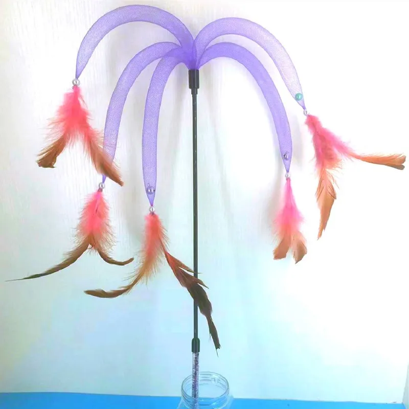 Juguete rascador para gatos con plumas y campana - imagen 3