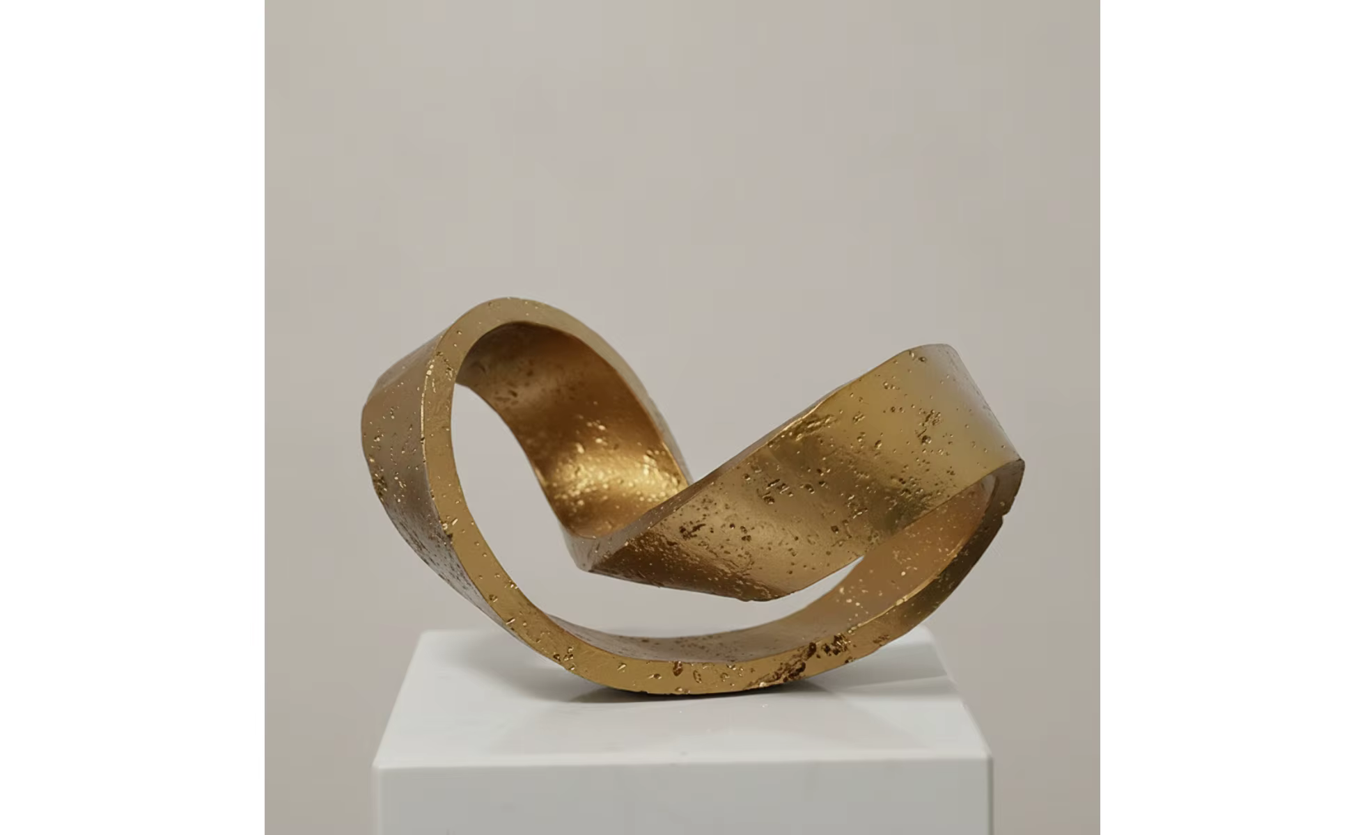 Adorno de mesa contemporáneo para salón o estantería