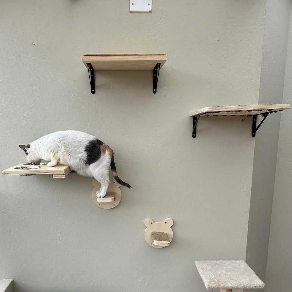 Detalle de los pedestales acolchados para gatos