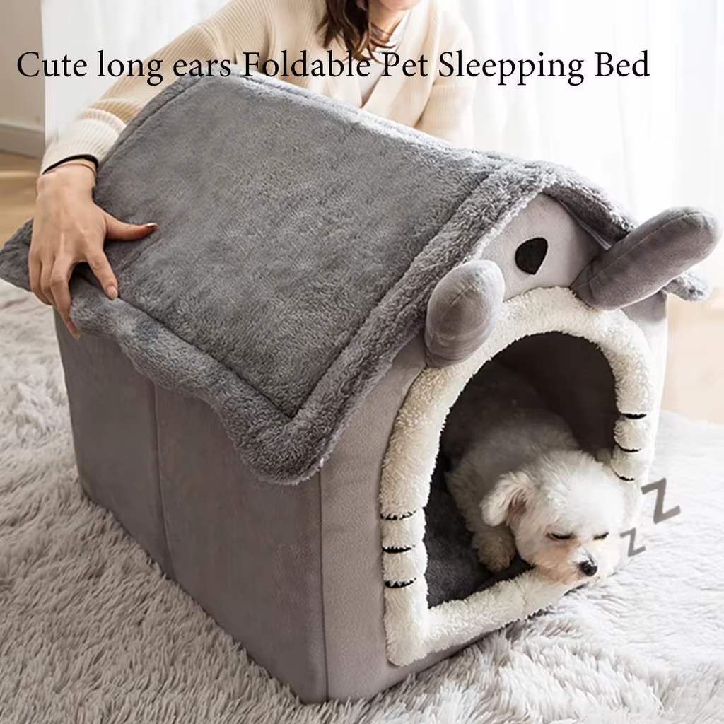 Interior acolchado de la casa para mascotas con detalle del tejido