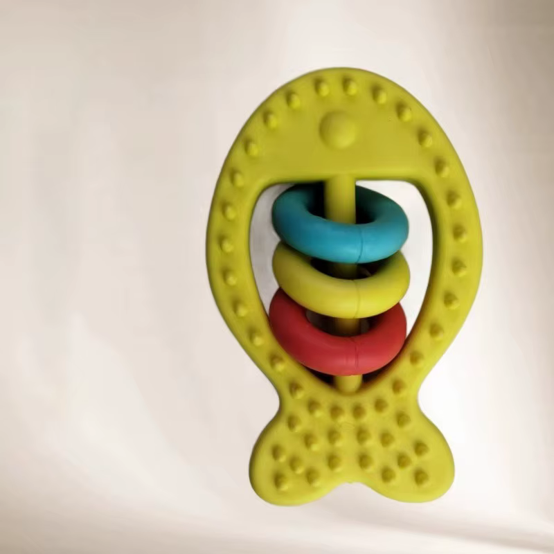 Juguete masticable de goma con pez colorido para gatos y perros - imagen 3