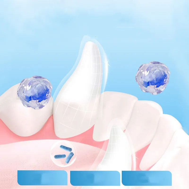 Dos cepillos de dientes para mascotas incluidos en el juego