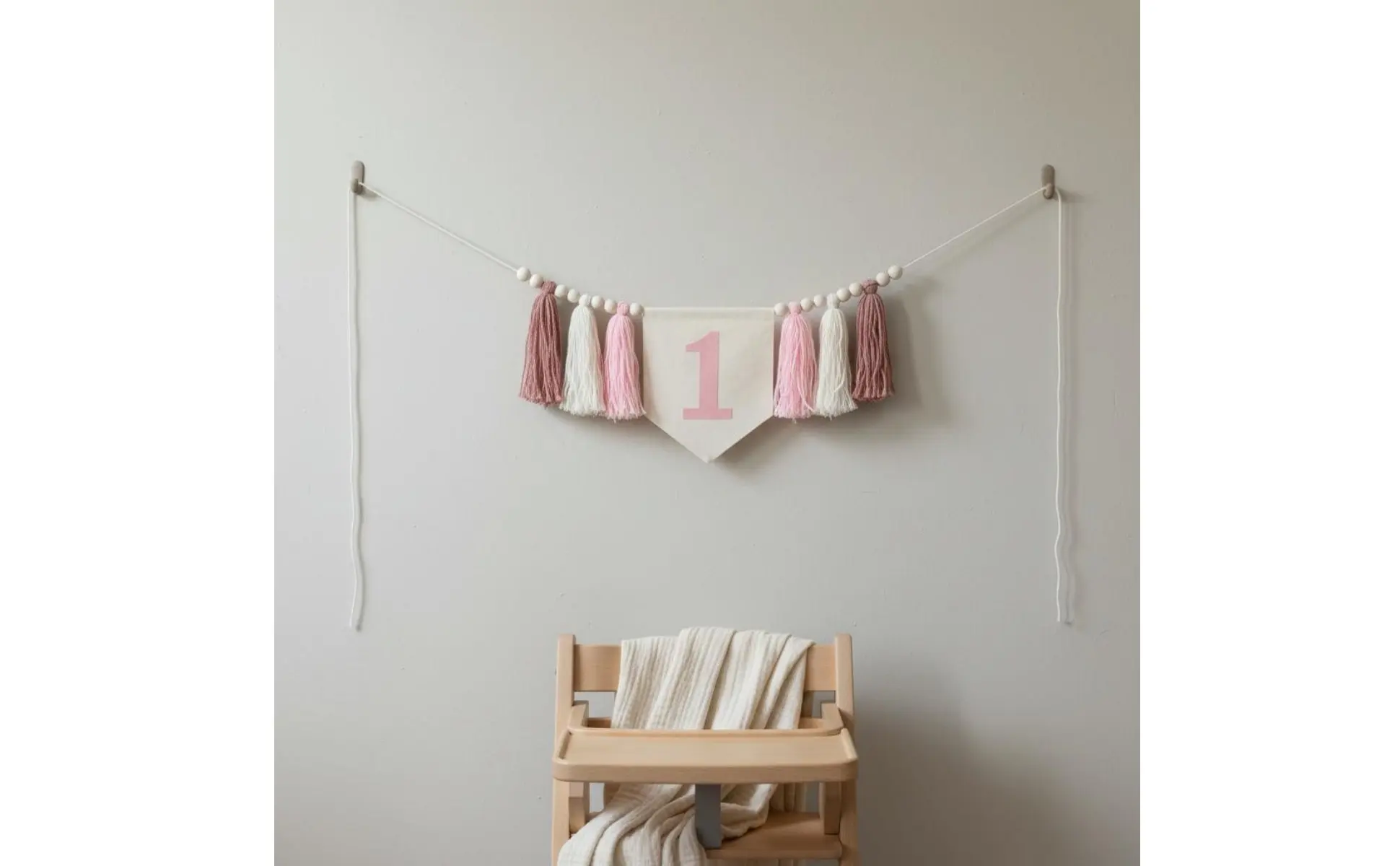 Guirnalda de cumpleaños con inicial estilo boho