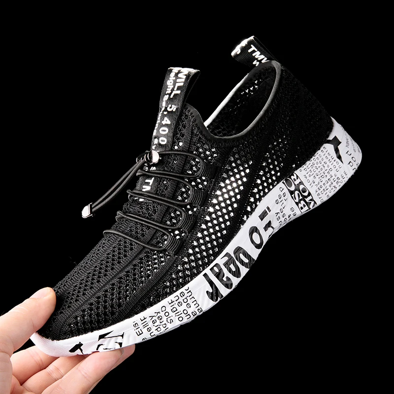 Vista del zapato acuático con cordones