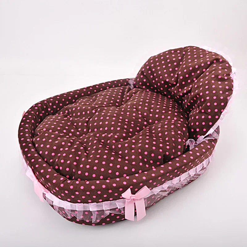 Cama Princess con detalle de encaje rojo