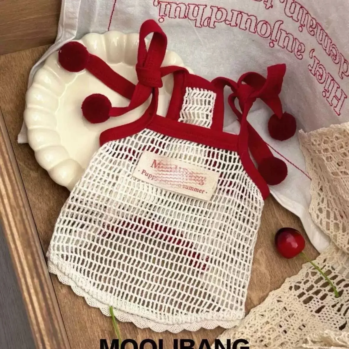 Chaleco de malla ventilado en color claro para mascota