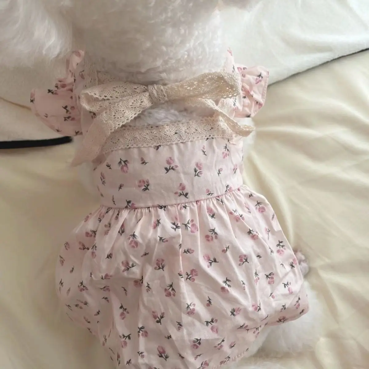 Falda estampada de rosas en mascota