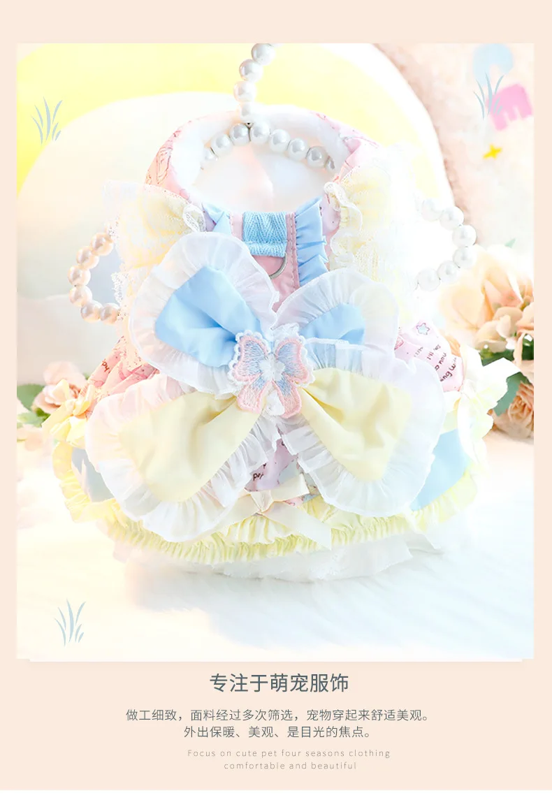 Detalle del diseño floral y la falda