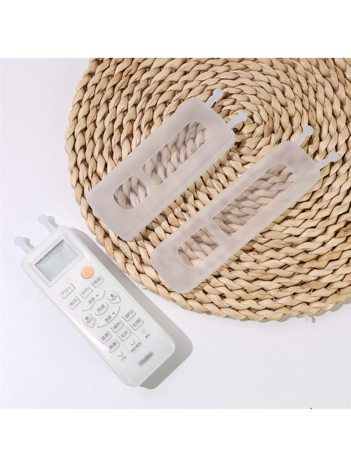 Funda transparente mostrando el mando completo