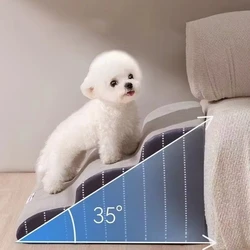 Escalera desmontable de espuma para gatos y perros junto a la cama
