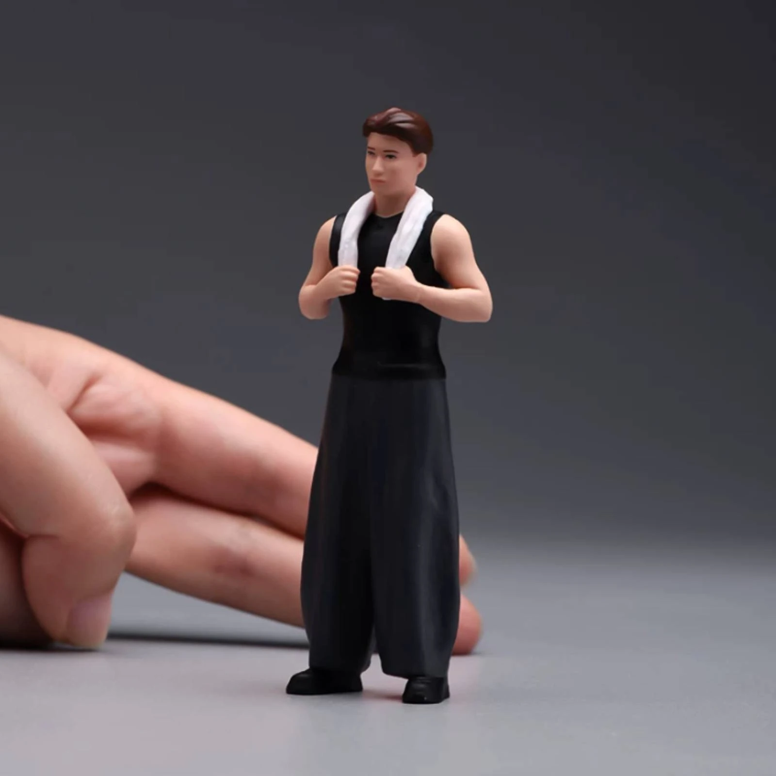 Figura de mecánico para dioramas y maquetas realistas
