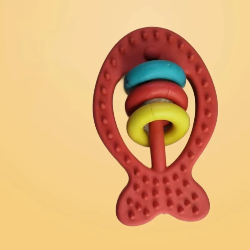 Juguete masticable de goma con pez colorido para gatos y perros - imagen 5