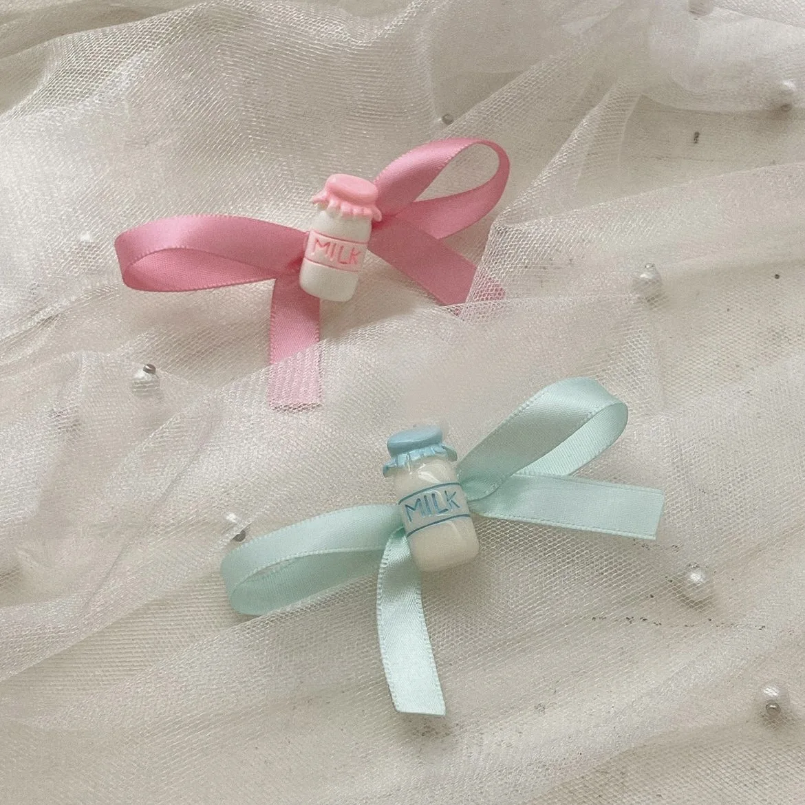 Variantes de colores disponibles en tono rosa y beige