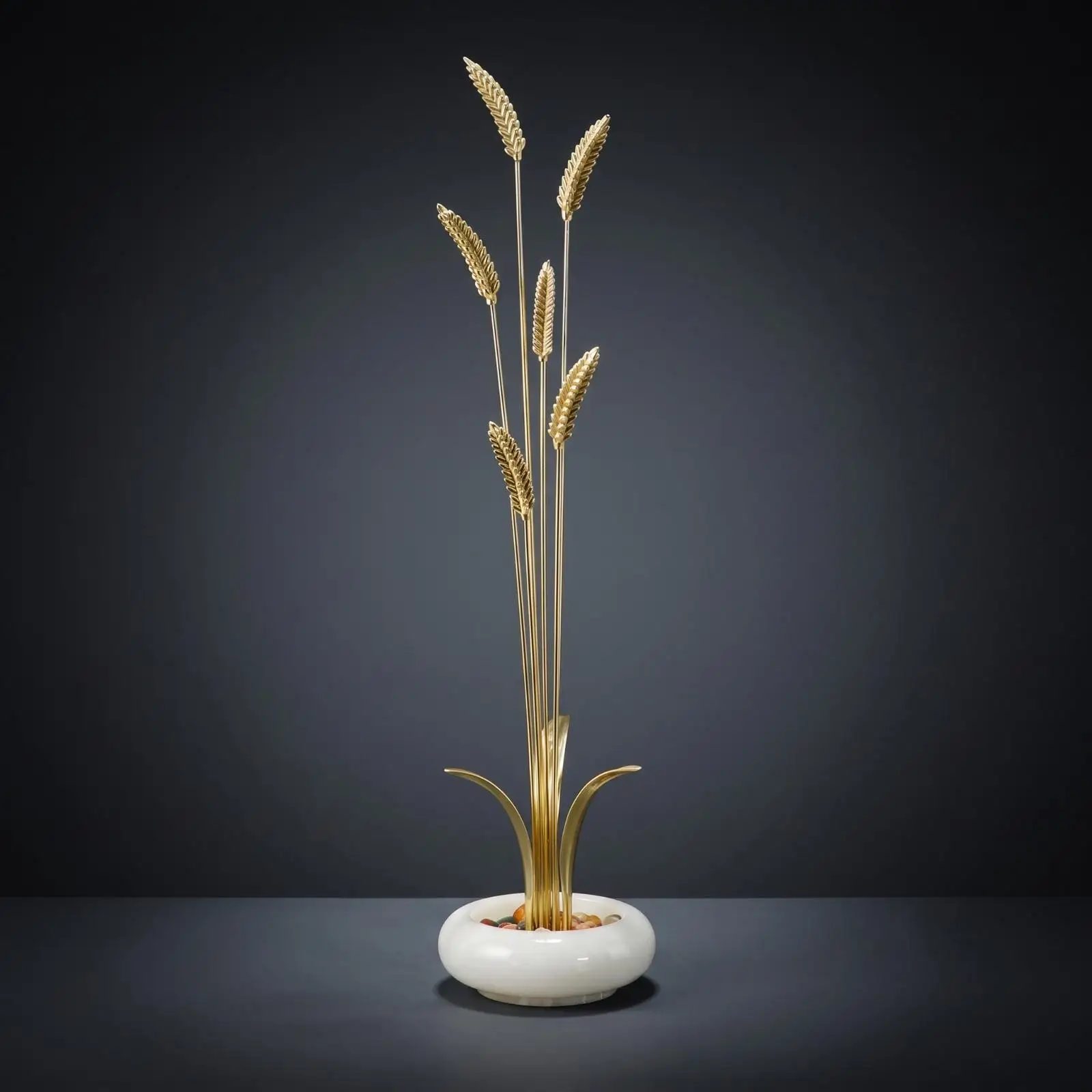 Escultura Decorativa de Latón con Cuenco de Jade – Pieza de Mesa