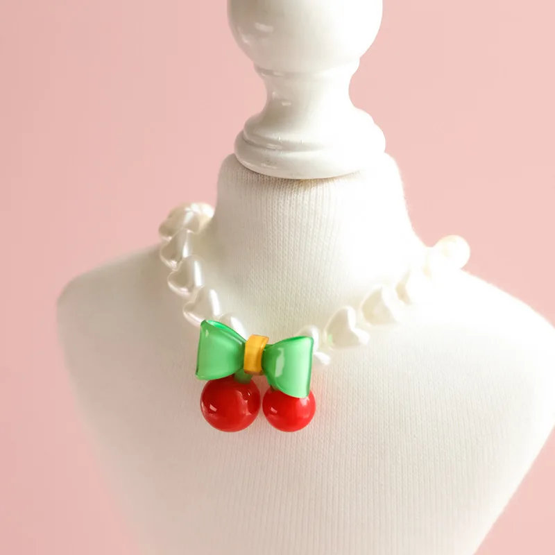 Mascota con collar decorativo