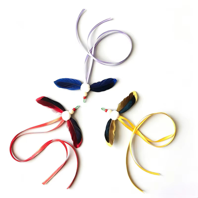 Juguete interactivo para gatos con cola larga y plumas de colores - imagen 4
