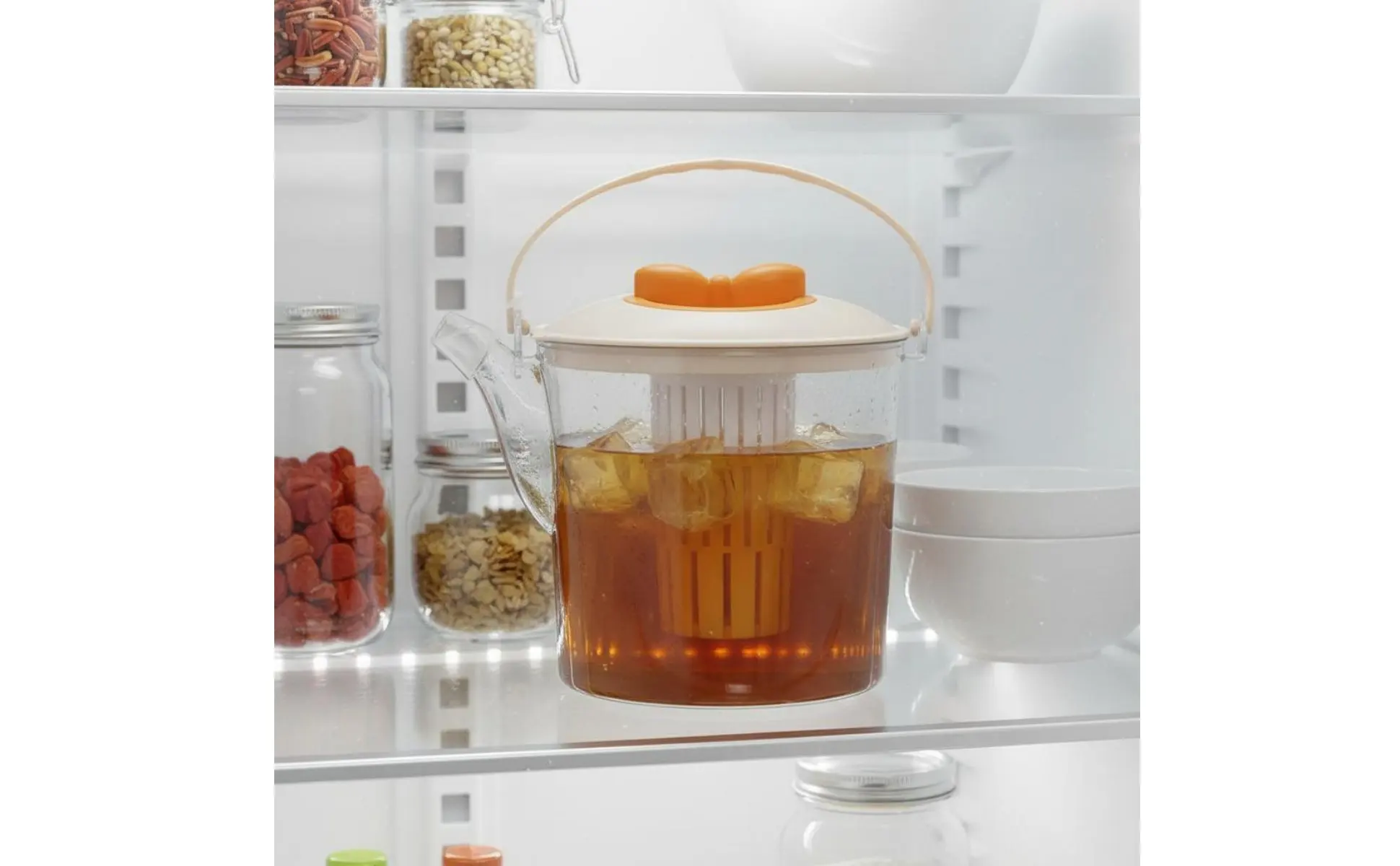 Infusor de frutas integrado en la jarra