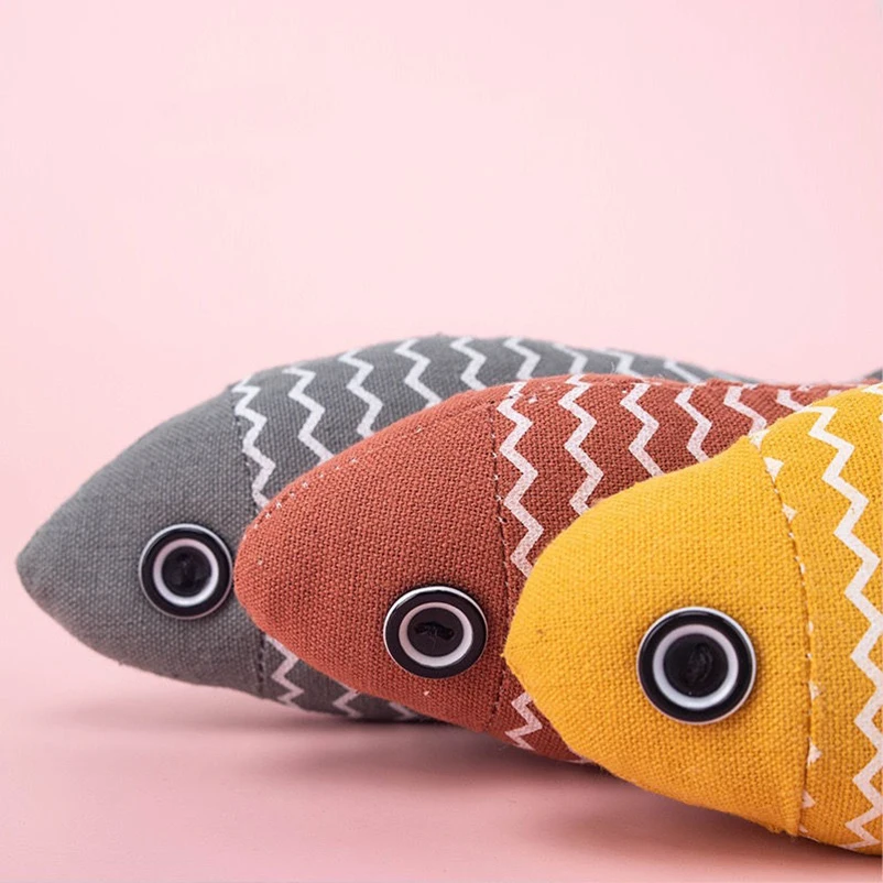 Juguetes de pescado con catnip para gatos: peluche masticable - imagen 3