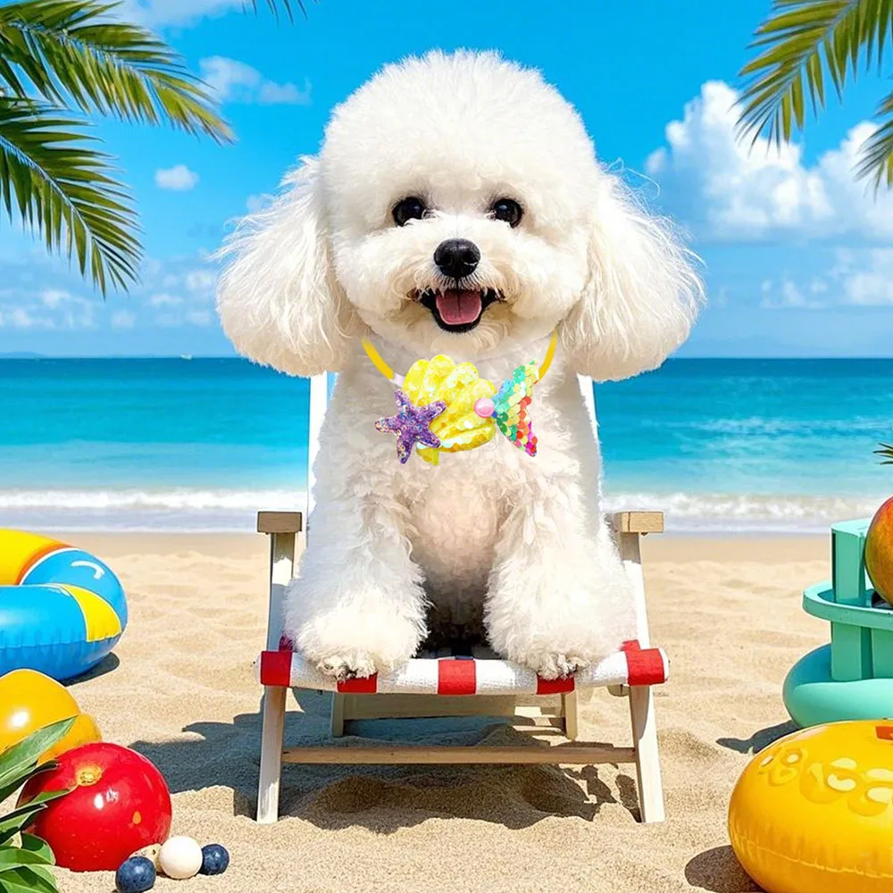 Mascota con pajarita en entorno doméstico