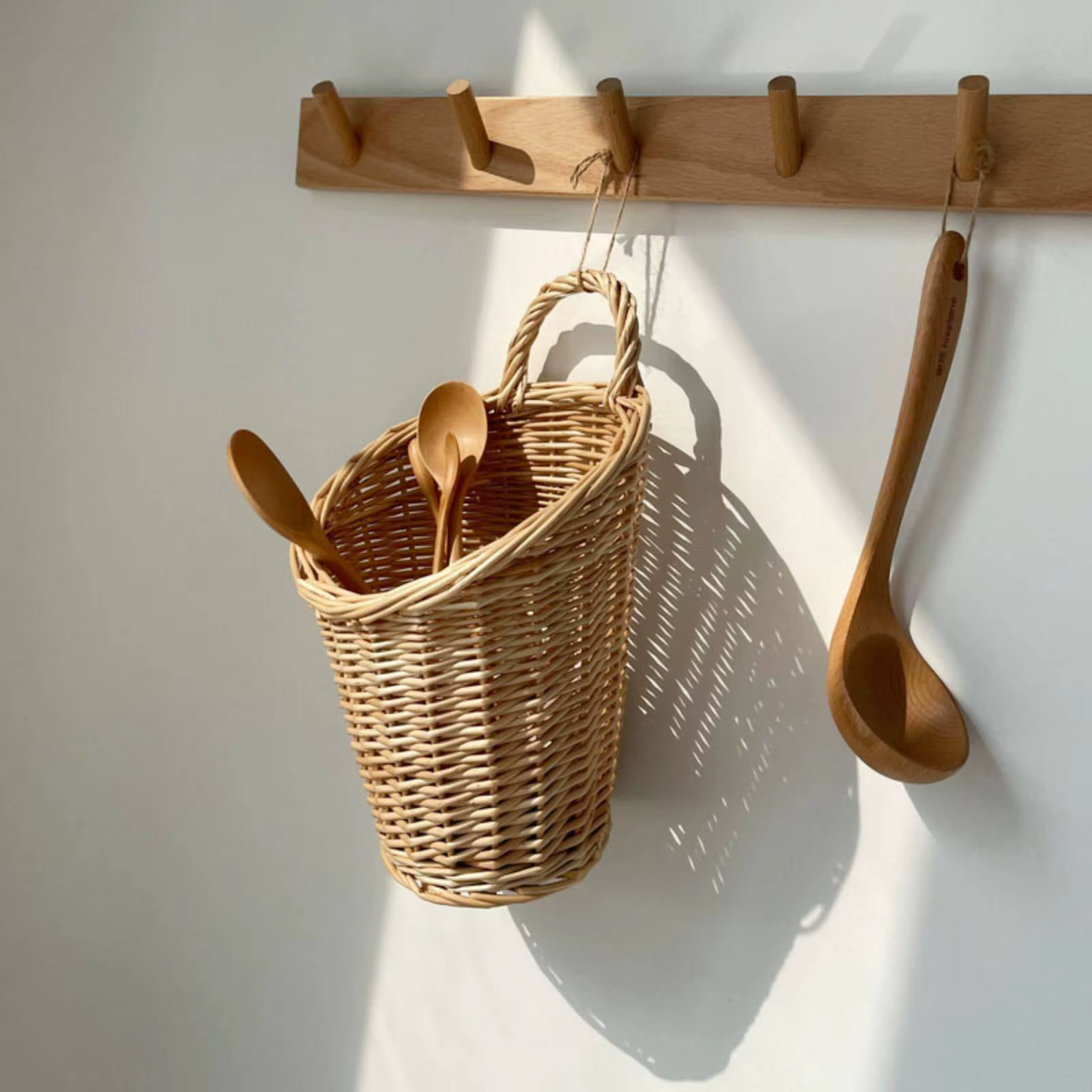 Cesta Colgante de Mimbre para Gatos – Cama Tejida Ahorra Espacio - imagen 5