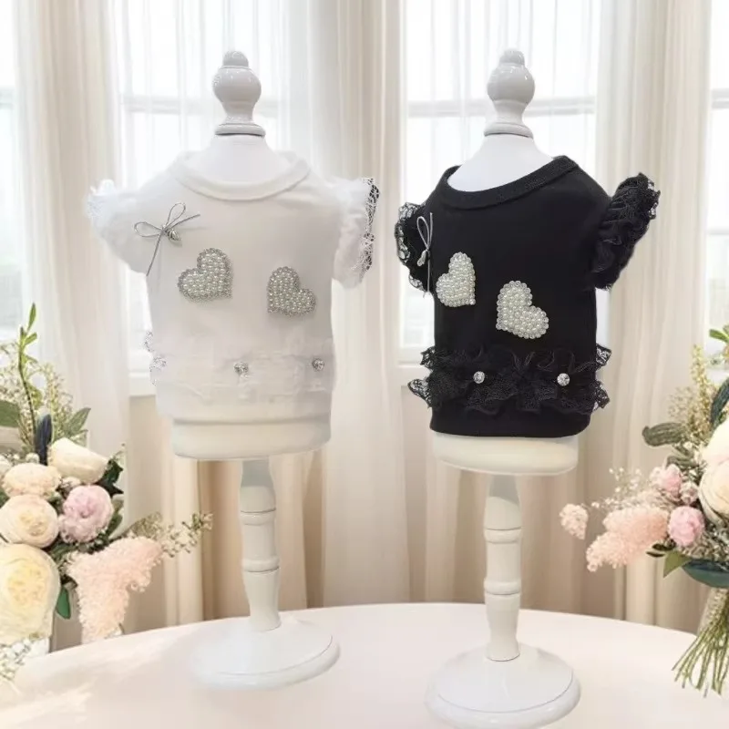 Detalle del encaje del vestido para perros pequeños
